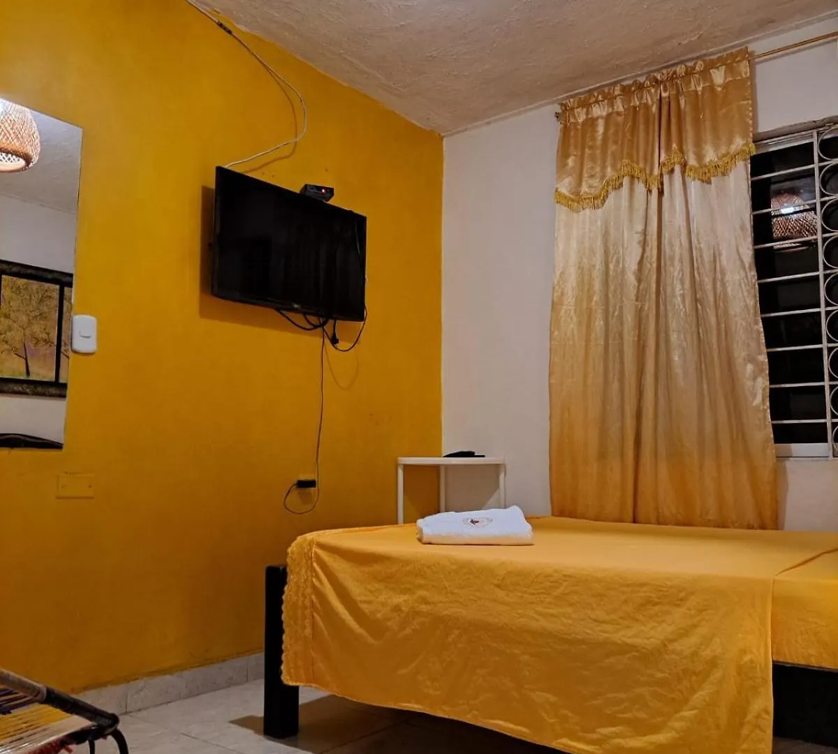 Hostel Shalom Adonai Cartagena Guest house